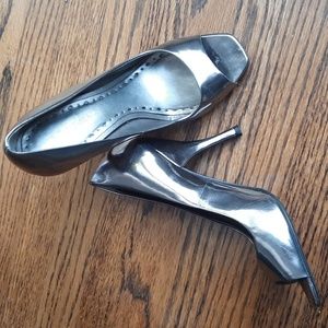 BCBG Women's Ariel Open Toe Pump - Pewter - Size 7